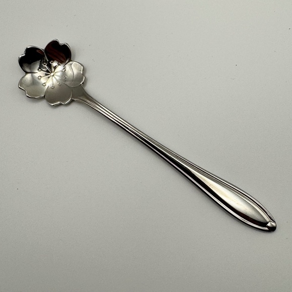 Sakura flower-top teaspoon, stainless steel, by Nagao Tsubamesanjo in Japan - Picture 1 of 7
